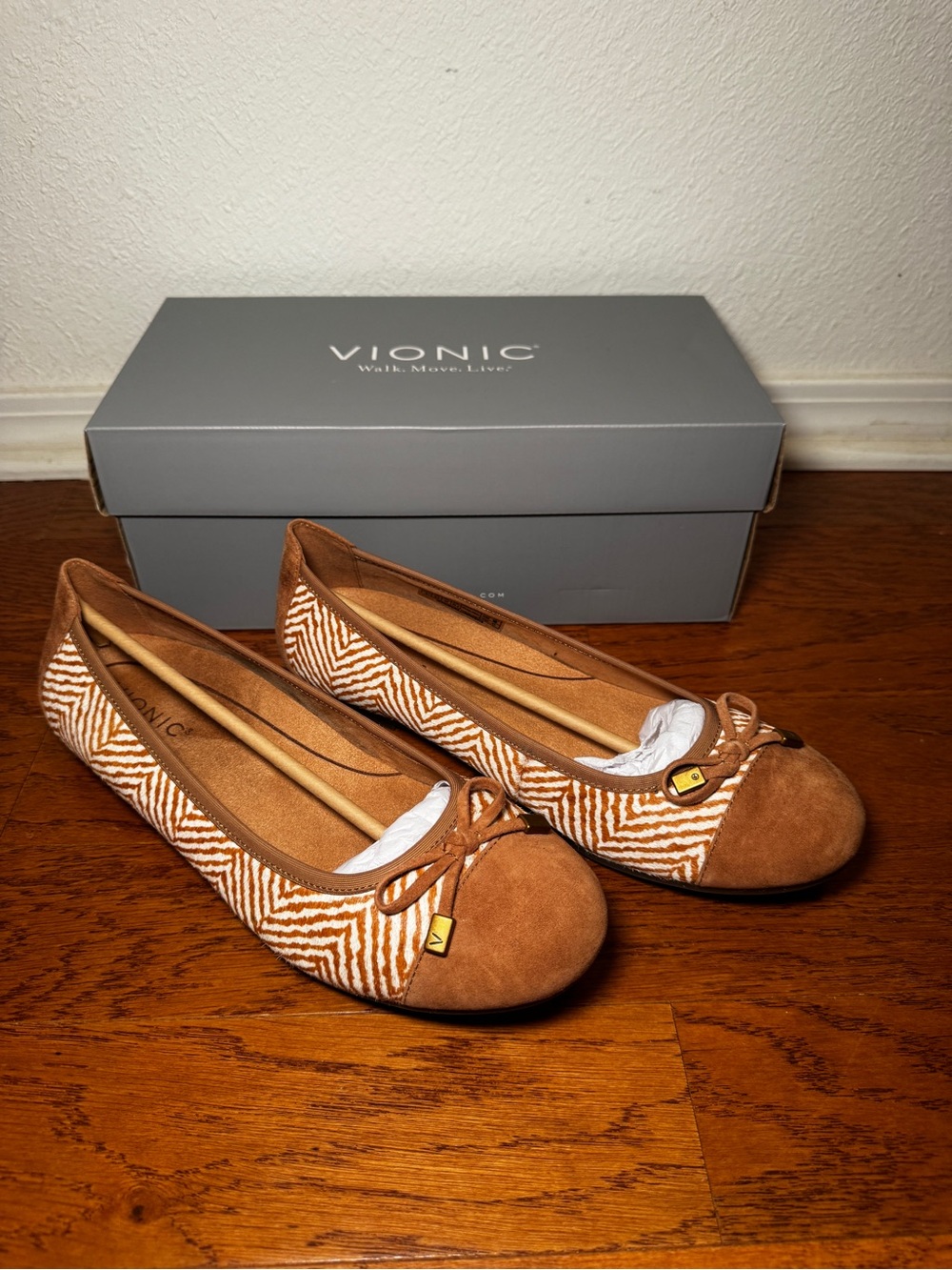 Vionic | NWT Women’s Minna Toffee Cream Herringbone Suede Ballet Flats Size 9
